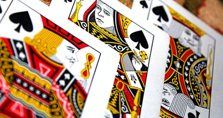 Make Money While Playing Rummy: The Best Apps to Download